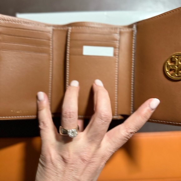 NWT Tory Burch Brown Leather Wallet - Picture 3 of 10